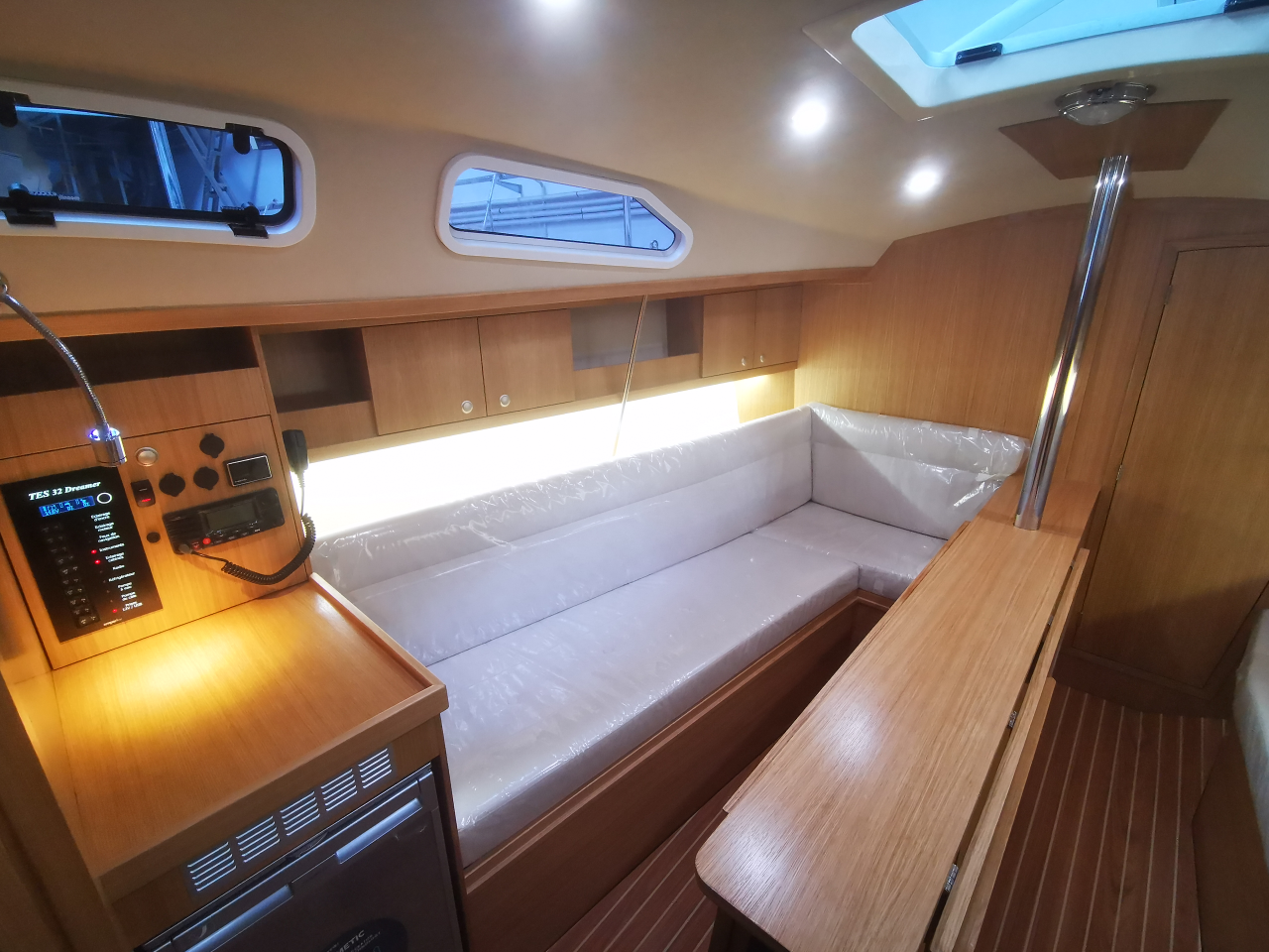 TES 32' Dreamer interior functionality