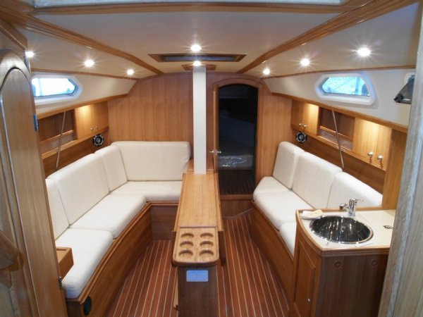 TES 32' Dreamer interior craftsmanship