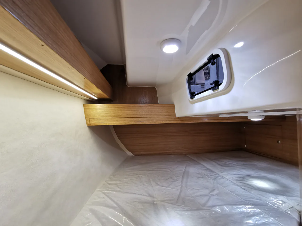 TES 32' Dreamer interior layout