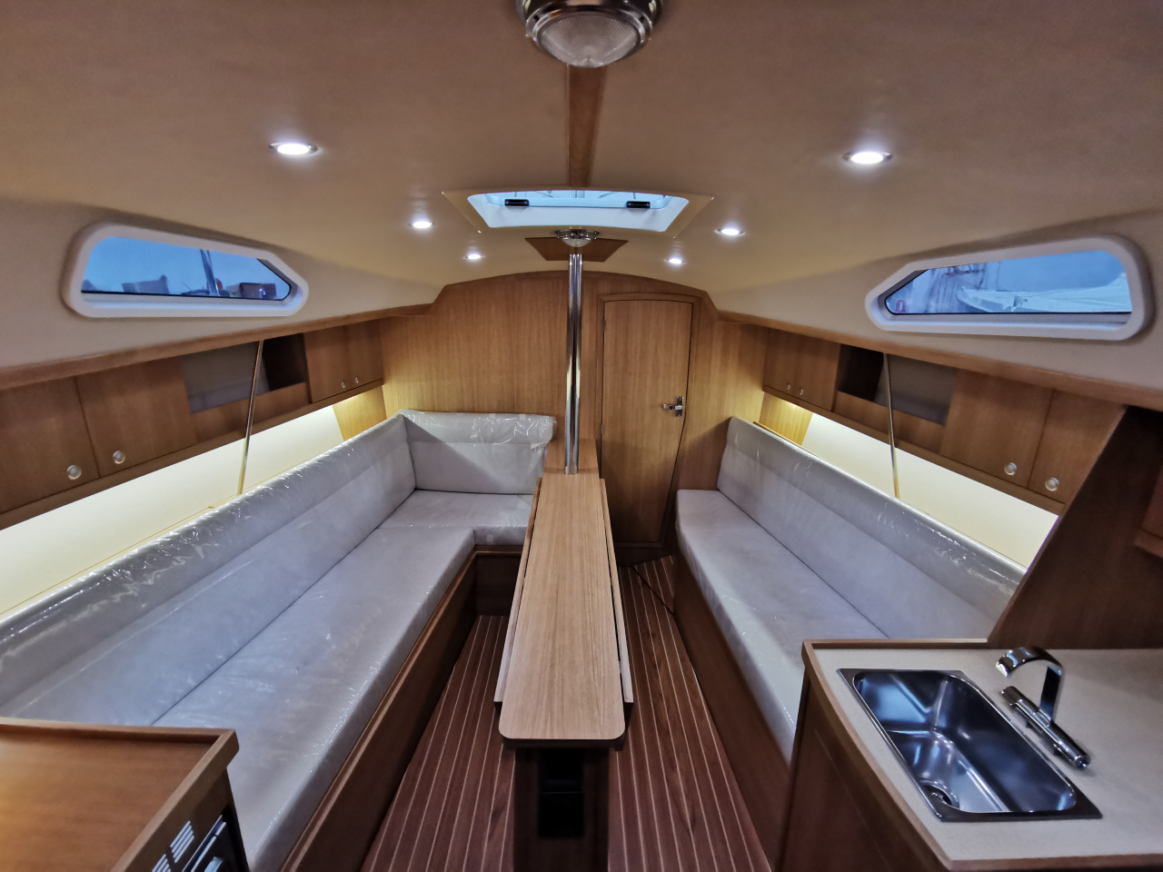 TES 32' Dreamer interior comfort