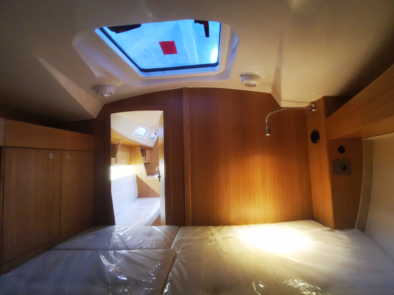 TES 32' Dreamer interior amenities