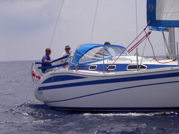 TES 32' Dreamer under sail
