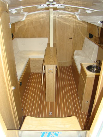 TES 28' Magnam interior