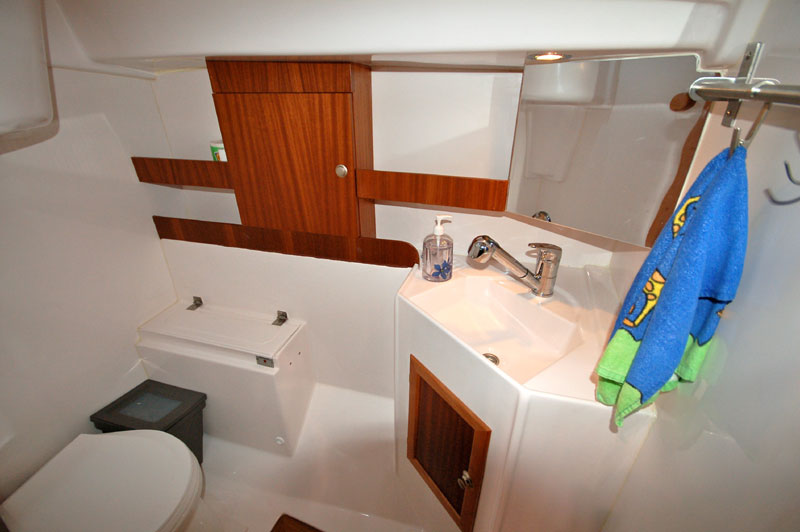 TES 28' Magnam interior