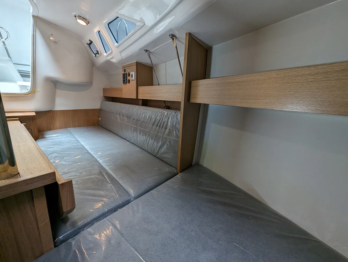 TES 20' Master interior