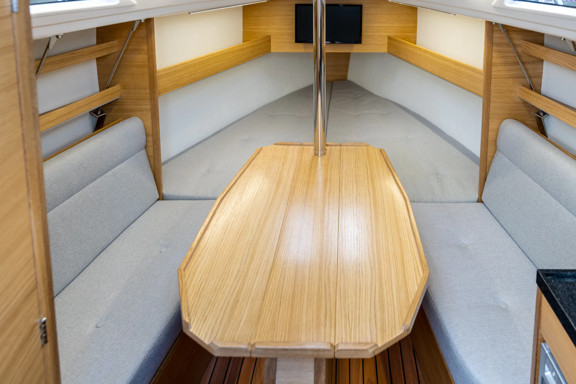 TES 20' Master interior