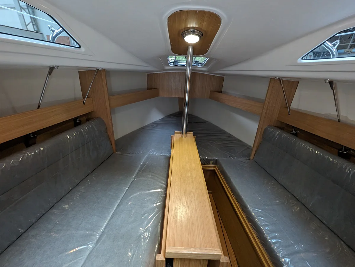 TES 20' Master interior