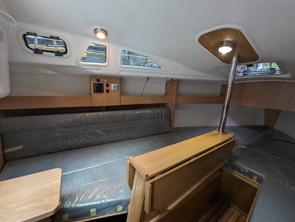 TES 20' Master interior