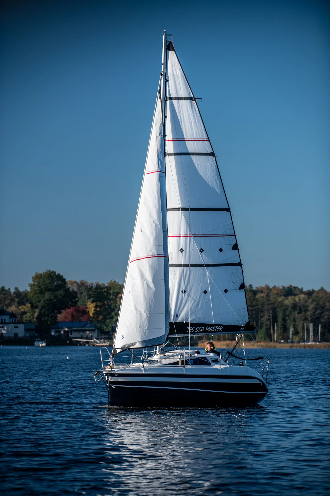TES 20' Master sailing