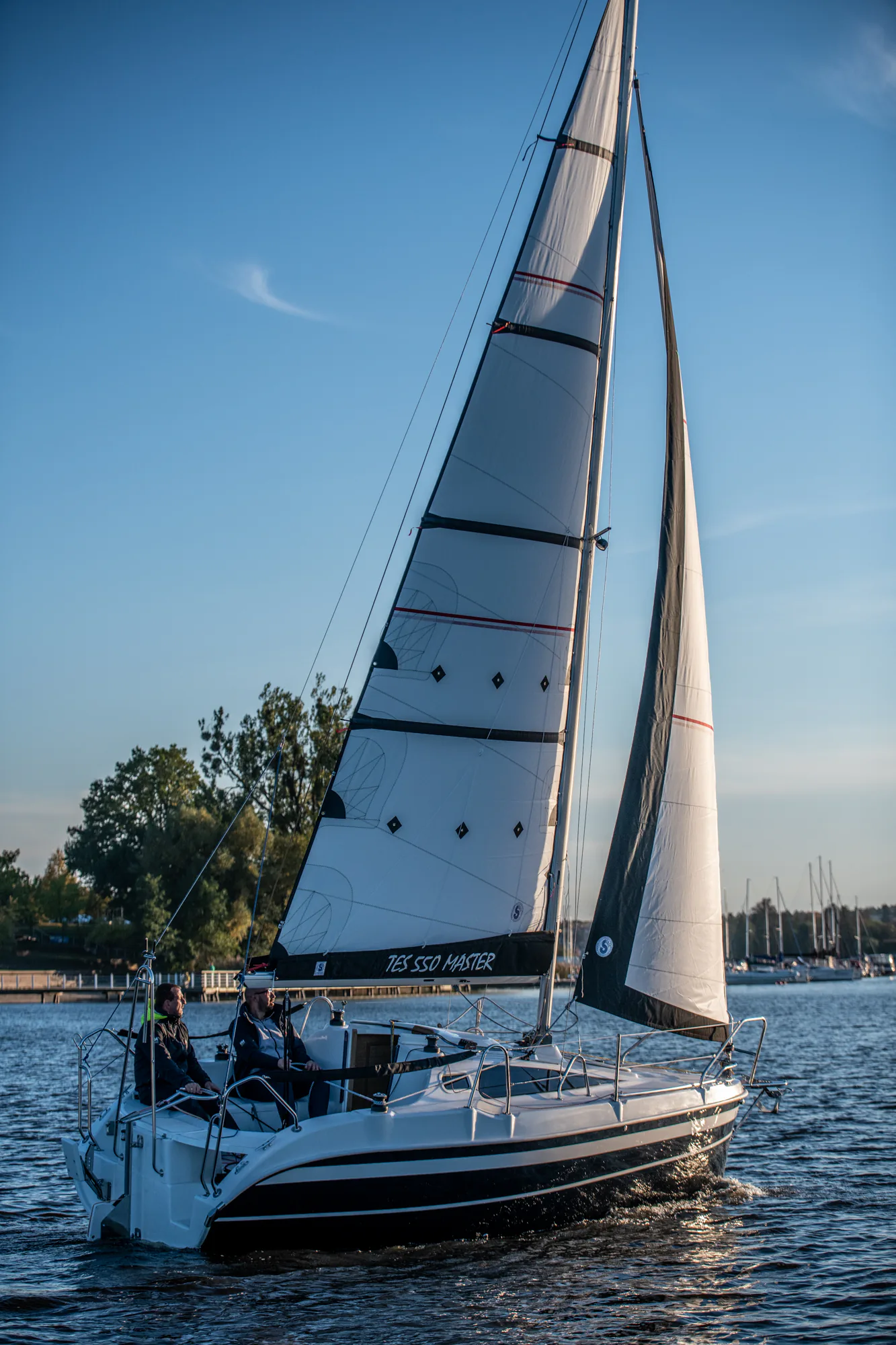 TES 20' Master under sail