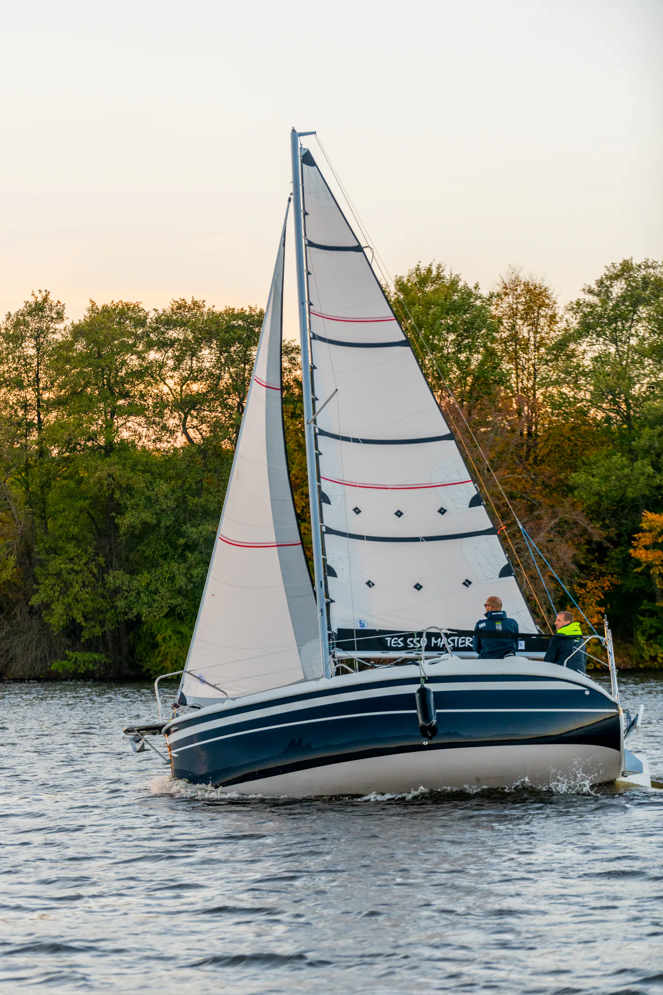 TES 20' Master sailing performance
