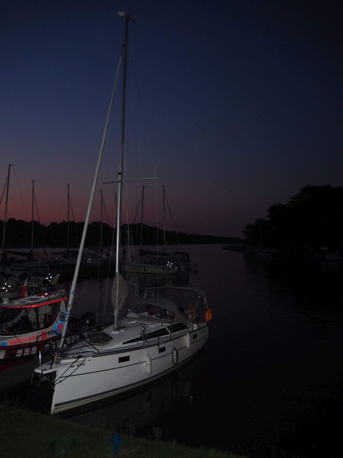 TES 26' Versus sailing